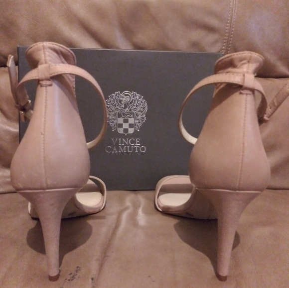 Vince Camuto Women's Nude Heels - Picture 5 of 7